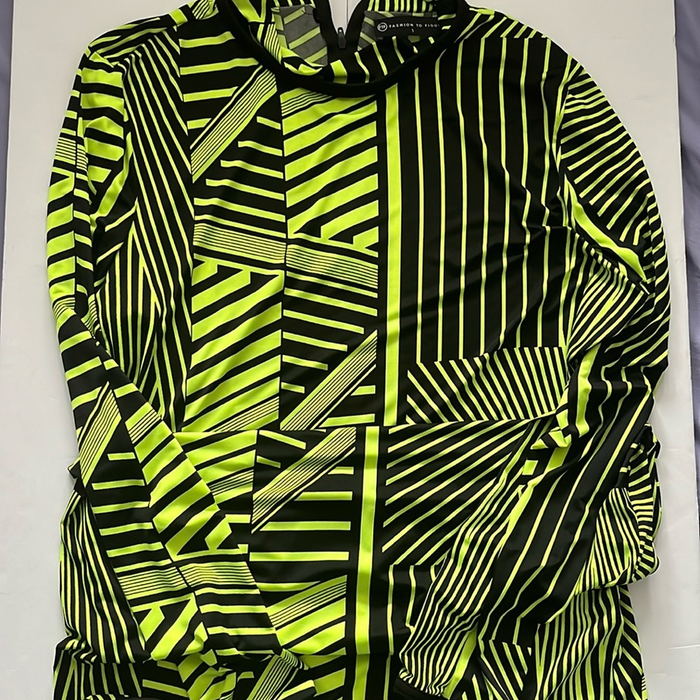 Fashion to figure Lime green and black body con dress. Size 1 ( Women’s 12-14)
